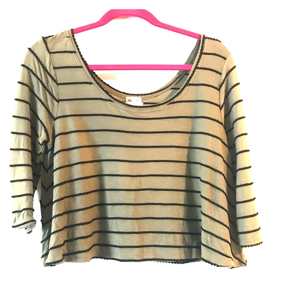 Green crop tee.